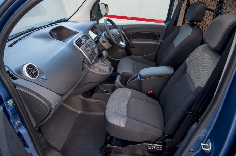 Интерьер Renault Kangoo Van Z.E. 33 2017 года  (UK) (фото 23 из 44)